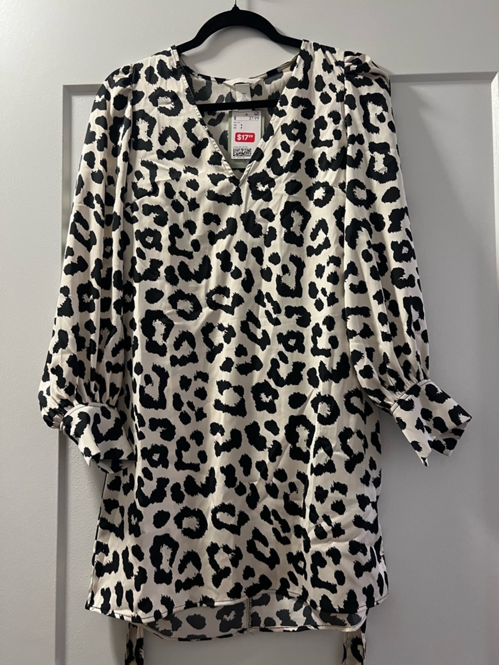 Black and White Leopard Print V-Neck Dress!